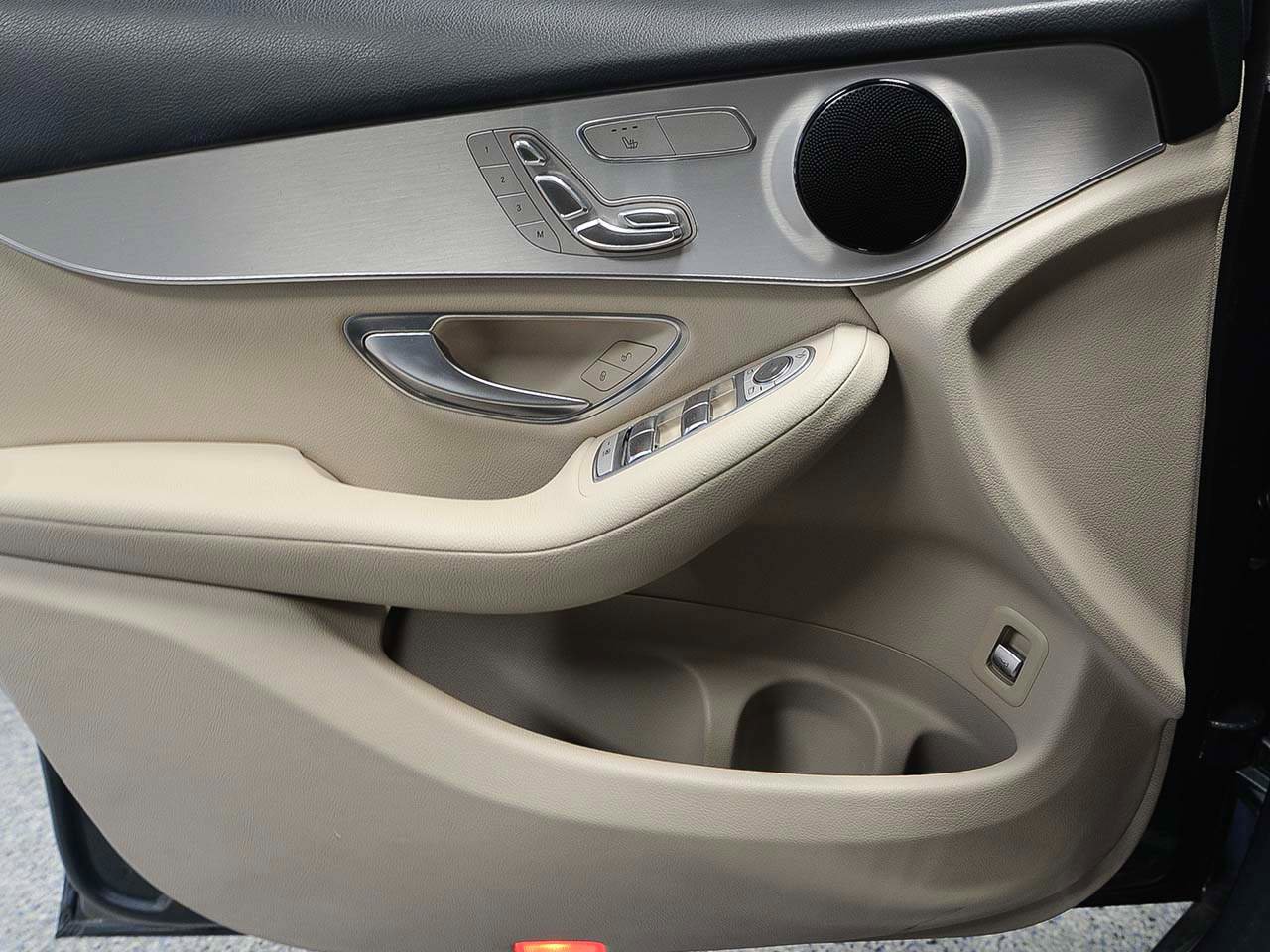 Used 2019 Mercedes-Benz GLC 300 image 6