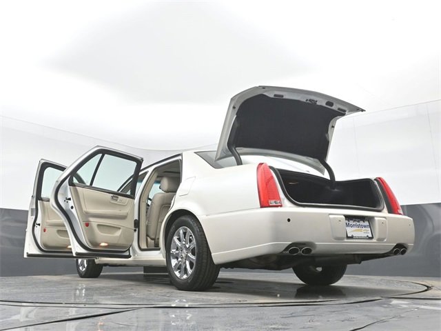 Used 2008 Cadillac DTS w/ Sun And Sound Package image 55