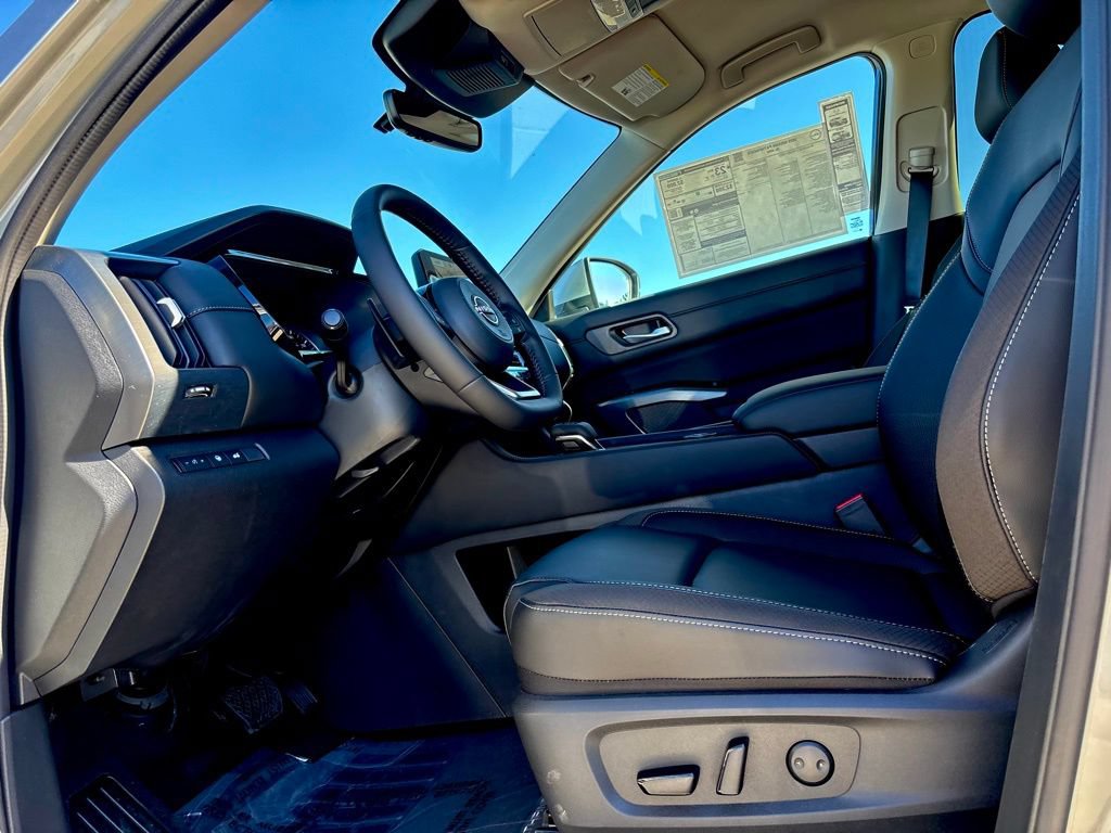 New 2025 Nissan Pathfinder SL w/ Cargo Package AWD/4WD image 14