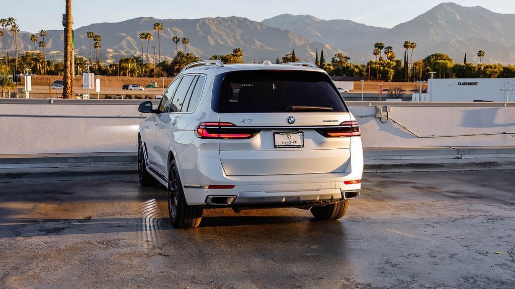 Used 2026 BMW X7 xDrive40i AWD/4WD image 7