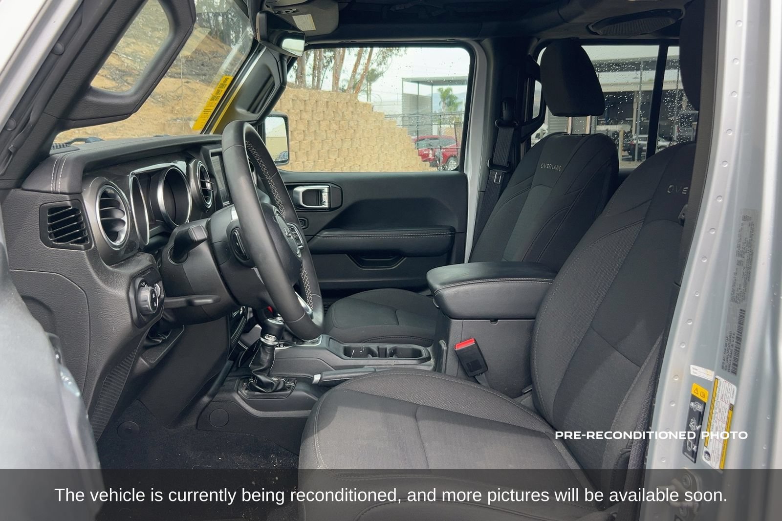 Used 2023 Jeep Gladiator Overland AWD/4WD image 11