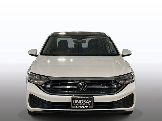 Used 2024 Volkswagen Jetta SE w/ Panoramic Sunroof Package image 8