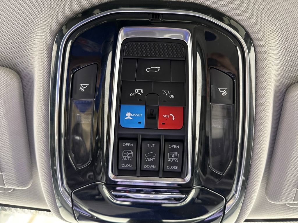 Used 2022 Jeep Grand Cherokee Overland w/ Luxury Tech Group IV image 37