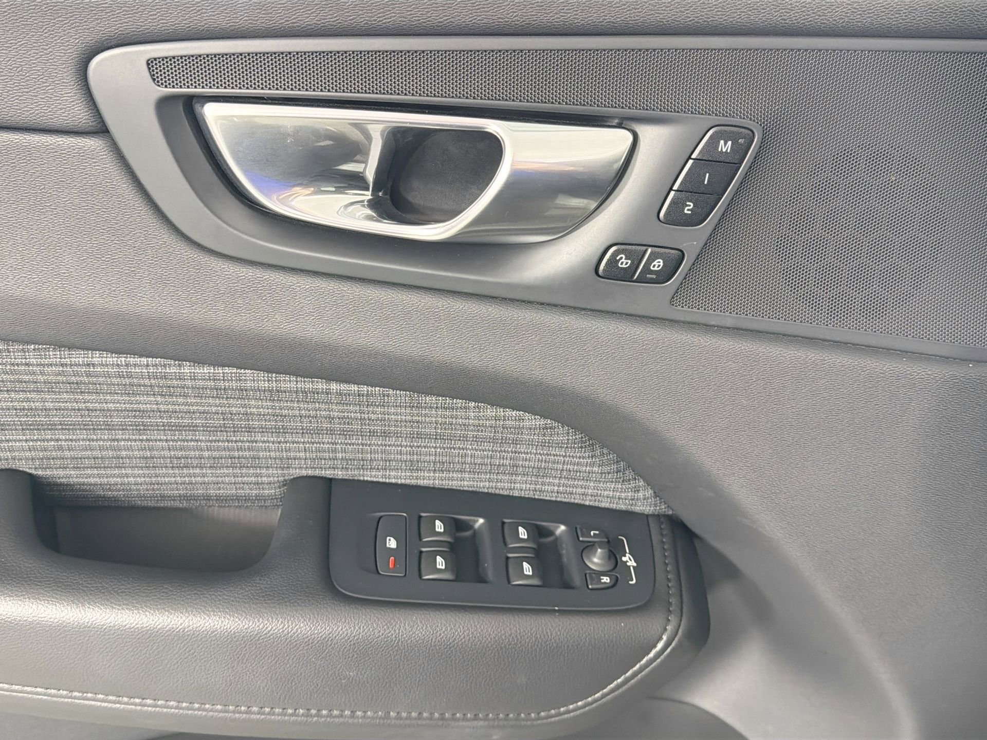 Certified 2023 Volvo XC60 B5 Core w/ Protection Package Premier image 18