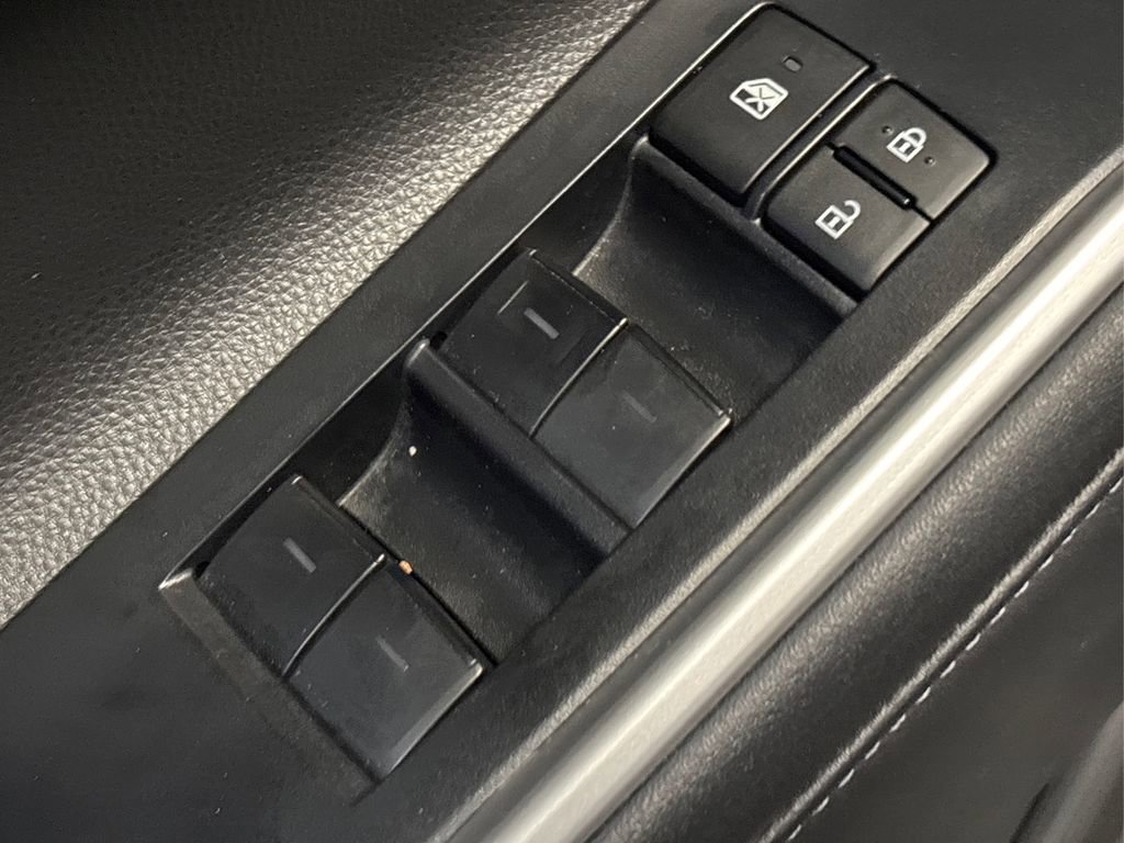 Used 2023 Toyota Highlander XLE image 37