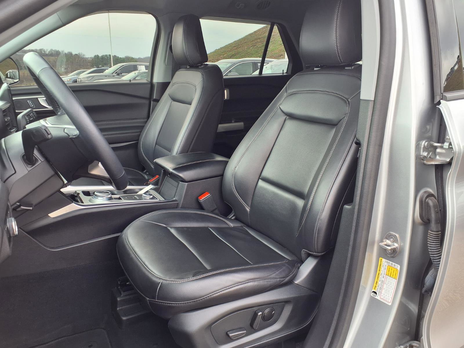 Used 2023 Ford Explorer XLT w/ Equipment Group 202A image 9