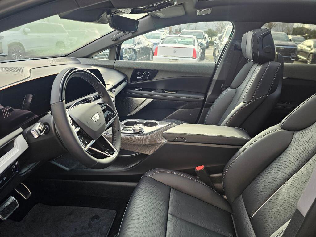 New 2026 Cadillac Optiq Luxury 2 image 24