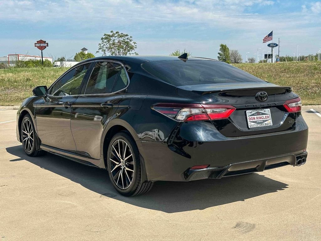 Used 2023 Toyota Camry SE image 5