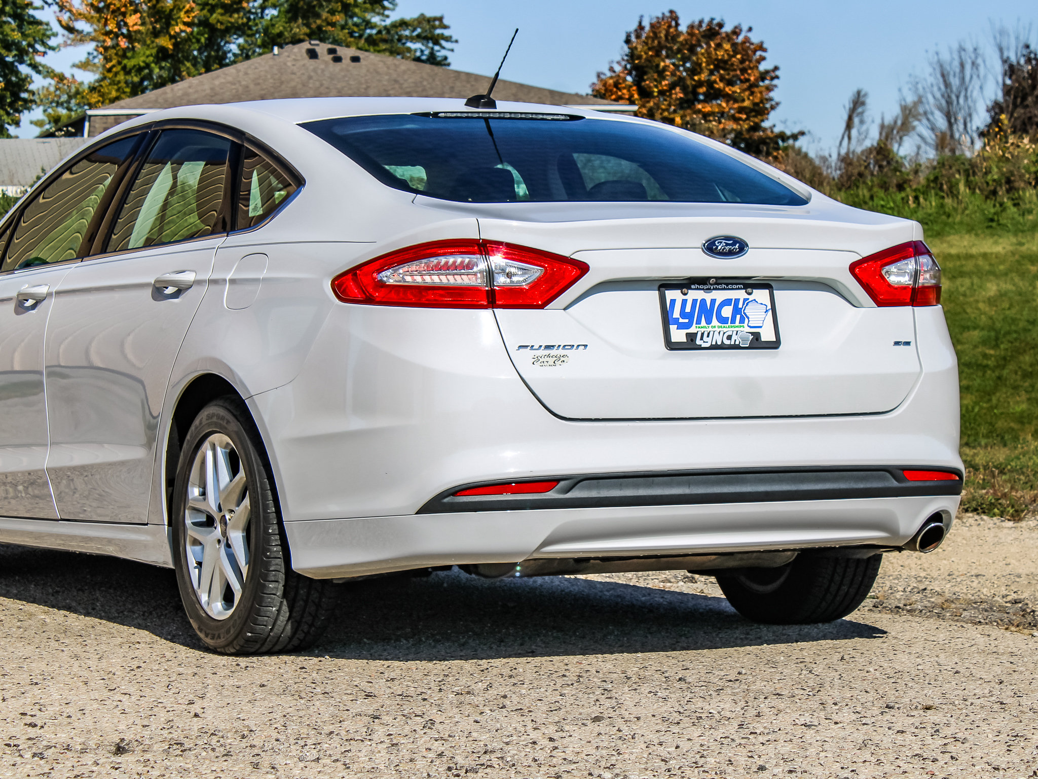 Used 2016 Ford Fusion SE FWD image 9