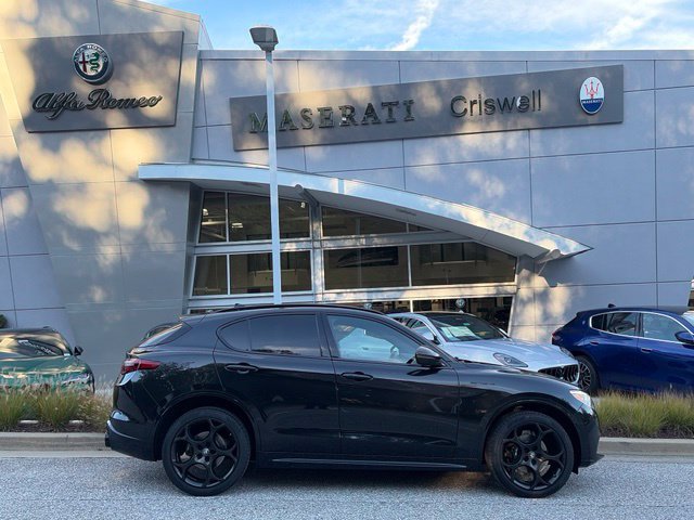 Used 2023 Alfa Romeo Stelvio Estrema AWD/4WD image 4