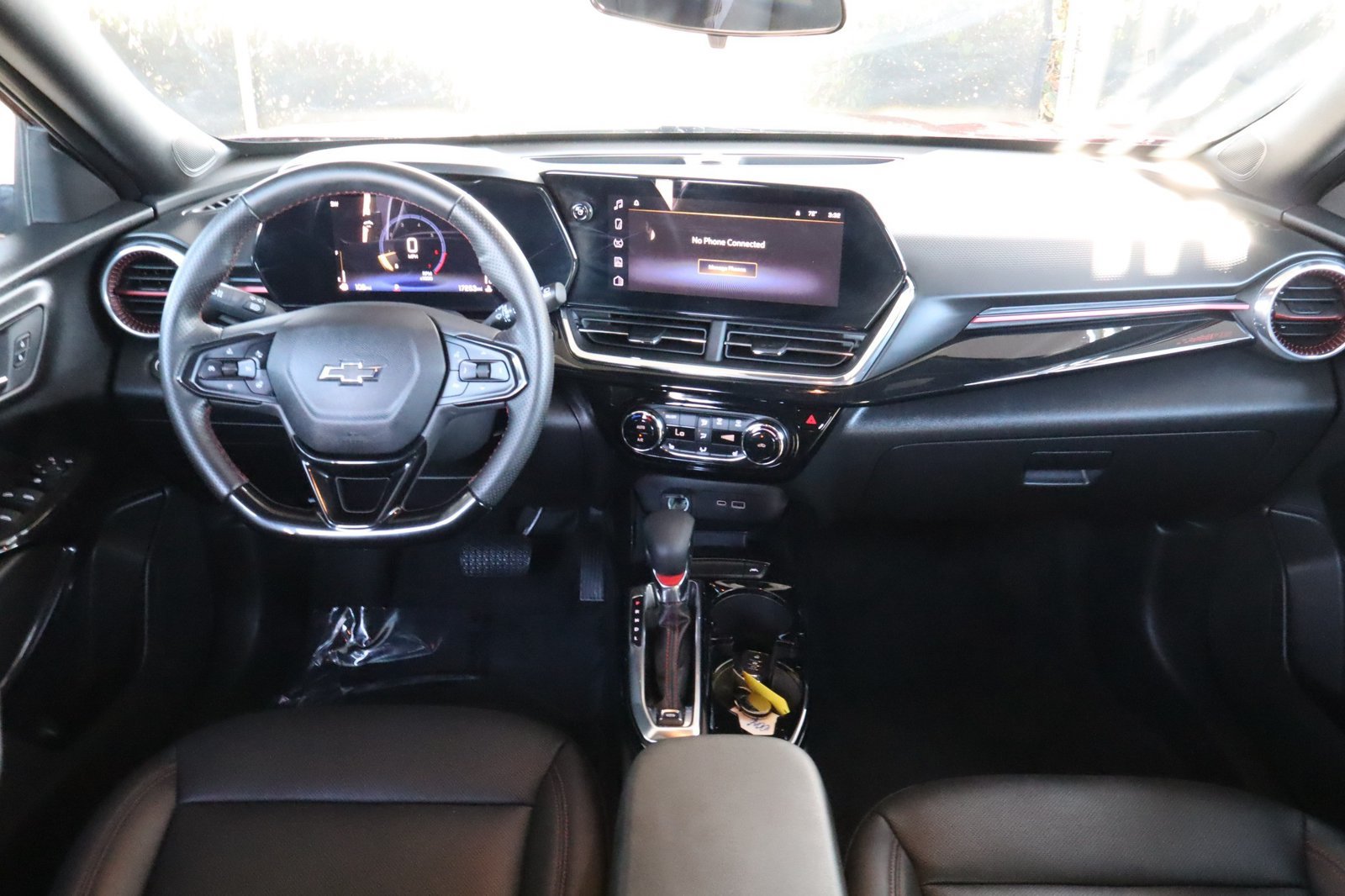 Used 2025 Chevrolet Trax RS w/ Sunroof Package FWD image 27