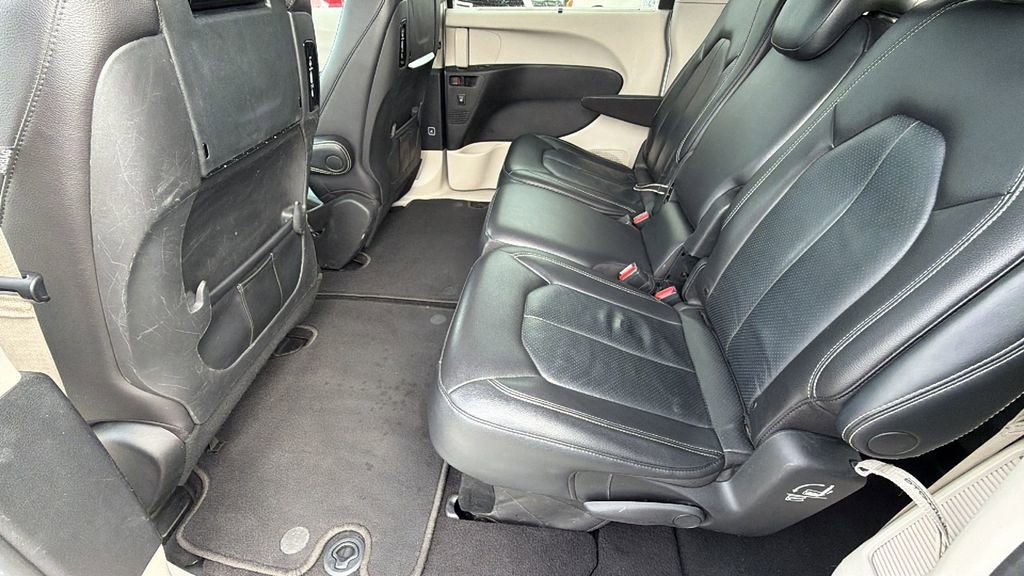 Used 2022 Chrysler Pacifica Touring-L w/ Uconnect Theater Family Group image 14