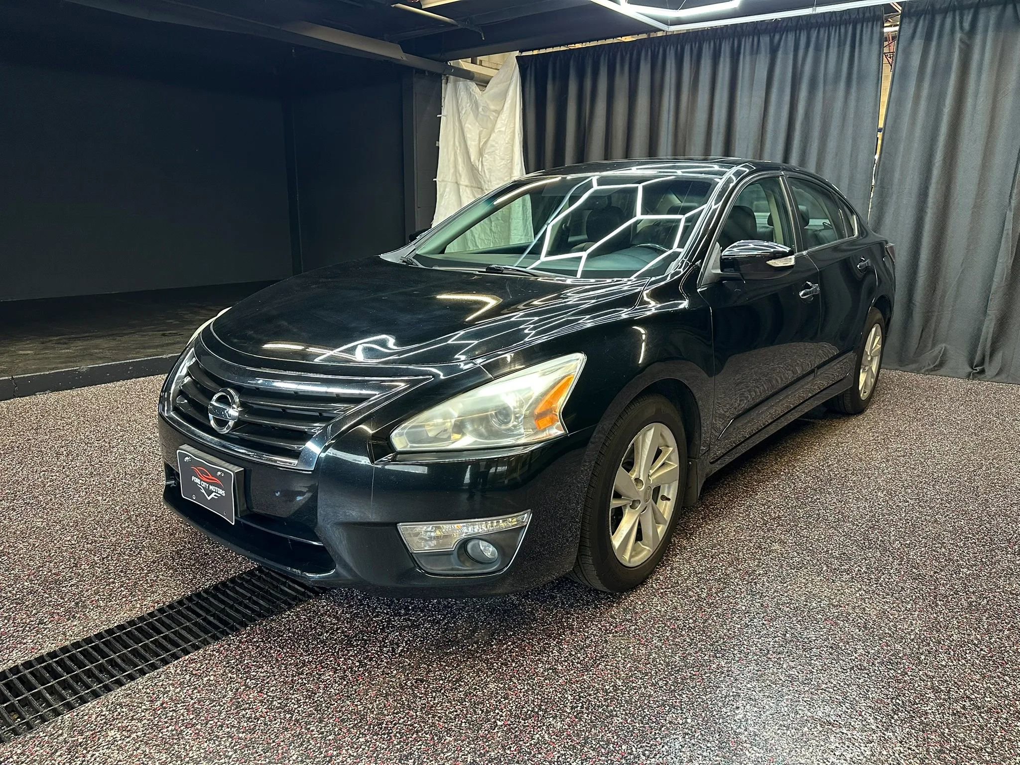 Used 2015 Nissan Altima 2.5 SL w/ Technology Package FWD image 3