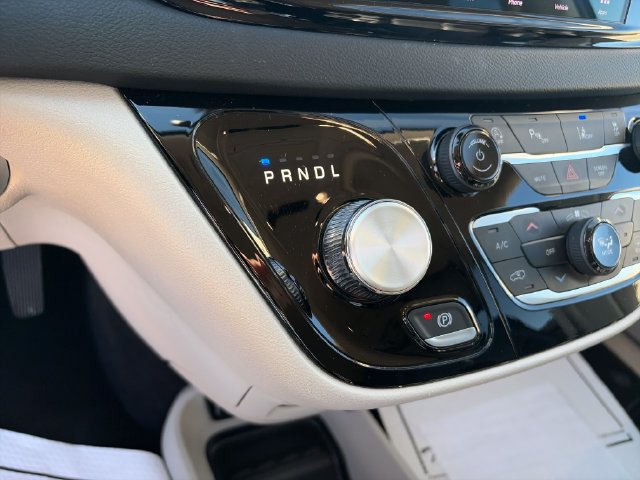 Used 2023 Chrysler Pacifica Touring-L FWD image 22