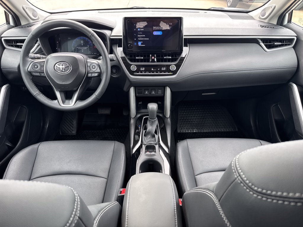 Used 2024 Toyota Corolla Cross XLE w/ Convenience Package AWD/4WD image 19
