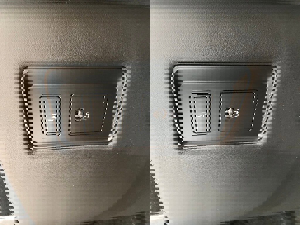 Used 2019 Land Rover Range Rover Long Wheelbase Autobiography image 13