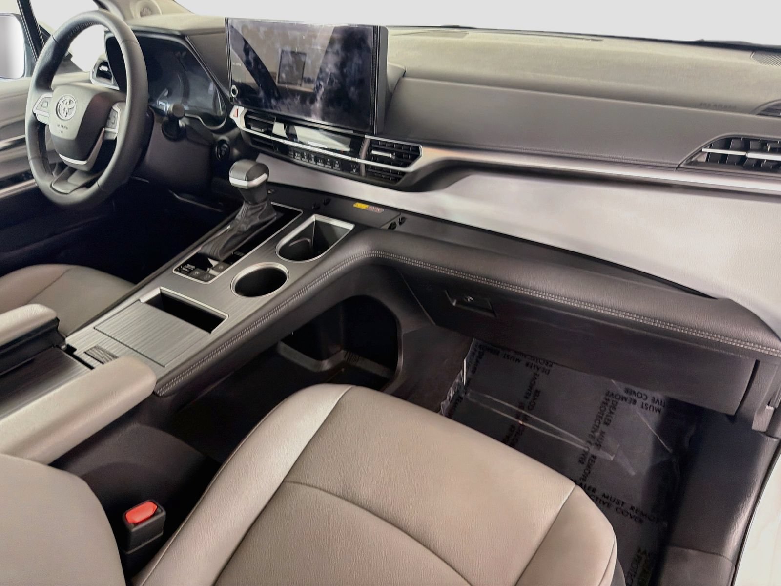Used 2025 Toyota Sienna XLE w/ XLE Plus Package FWD image 35