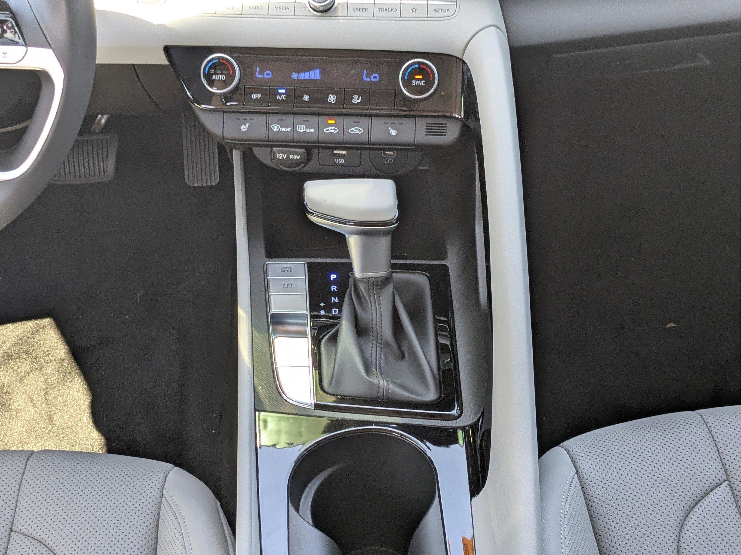 New 2025 Hyundai Elantra Limited image 15