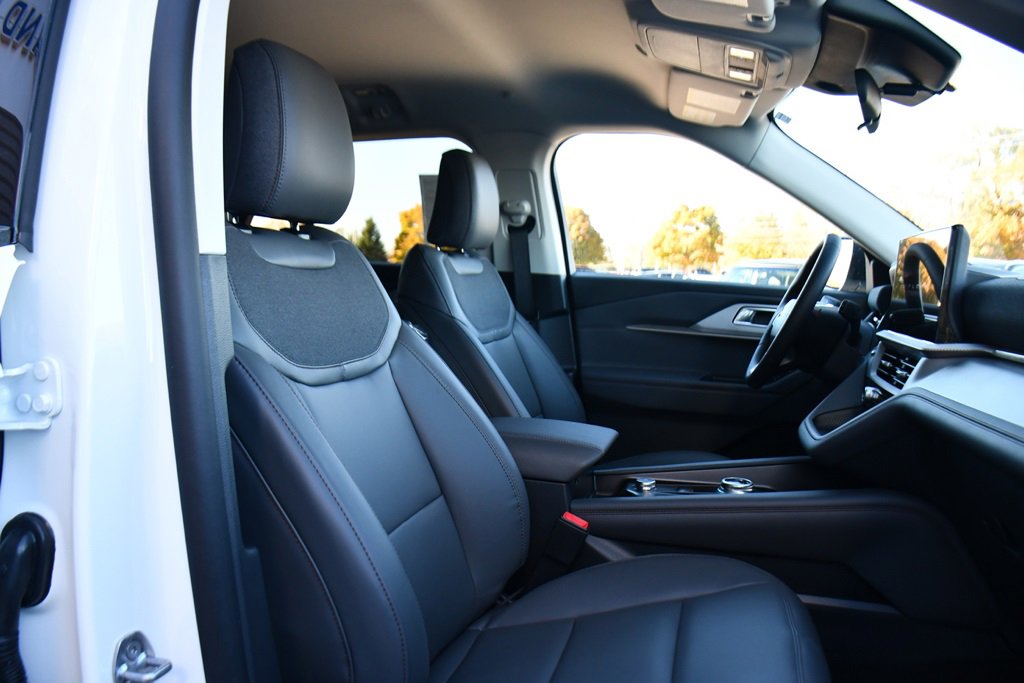 Used 2026 Ford Explorer Active w/ Active Comfort Package image 16