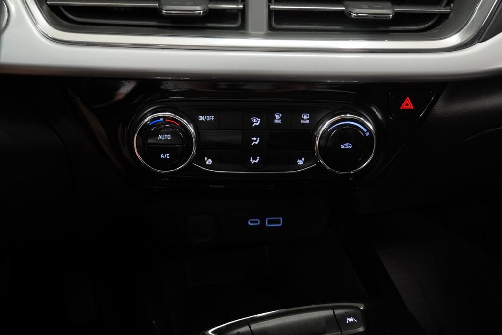 Used 2024 Chevrolet Trax LT w/ Driver Confidence Package FWD image 19