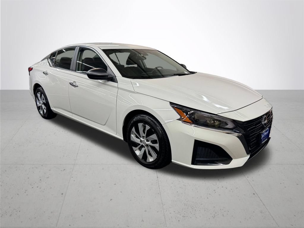Used 2024 Nissan Altima 2.5 S FWD image 9