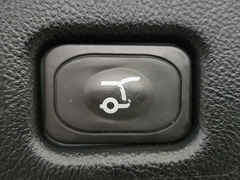Used 2020 Lincoln Nautilus Reserve w/ Cargo Utility Package AWD/4WD image 36