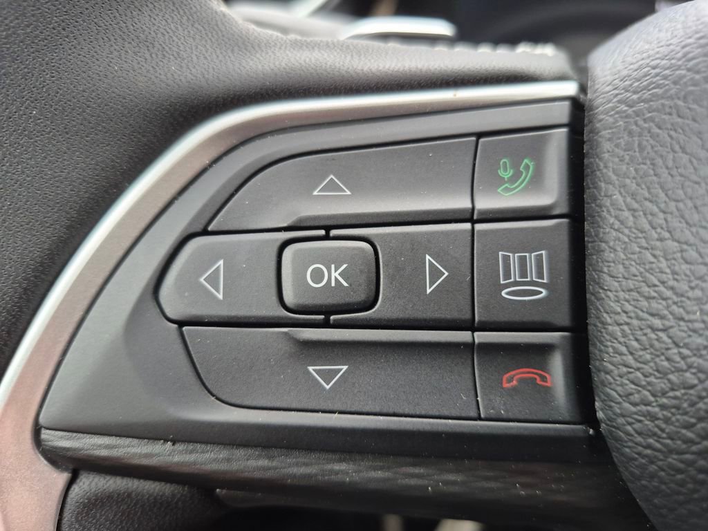 Used 2025 Jeep Grand Cherokee Altitude image 20