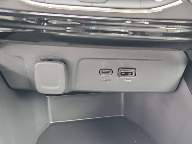 New 2026 Chevrolet Trax LT w/ Midnight Edition FWD image 29