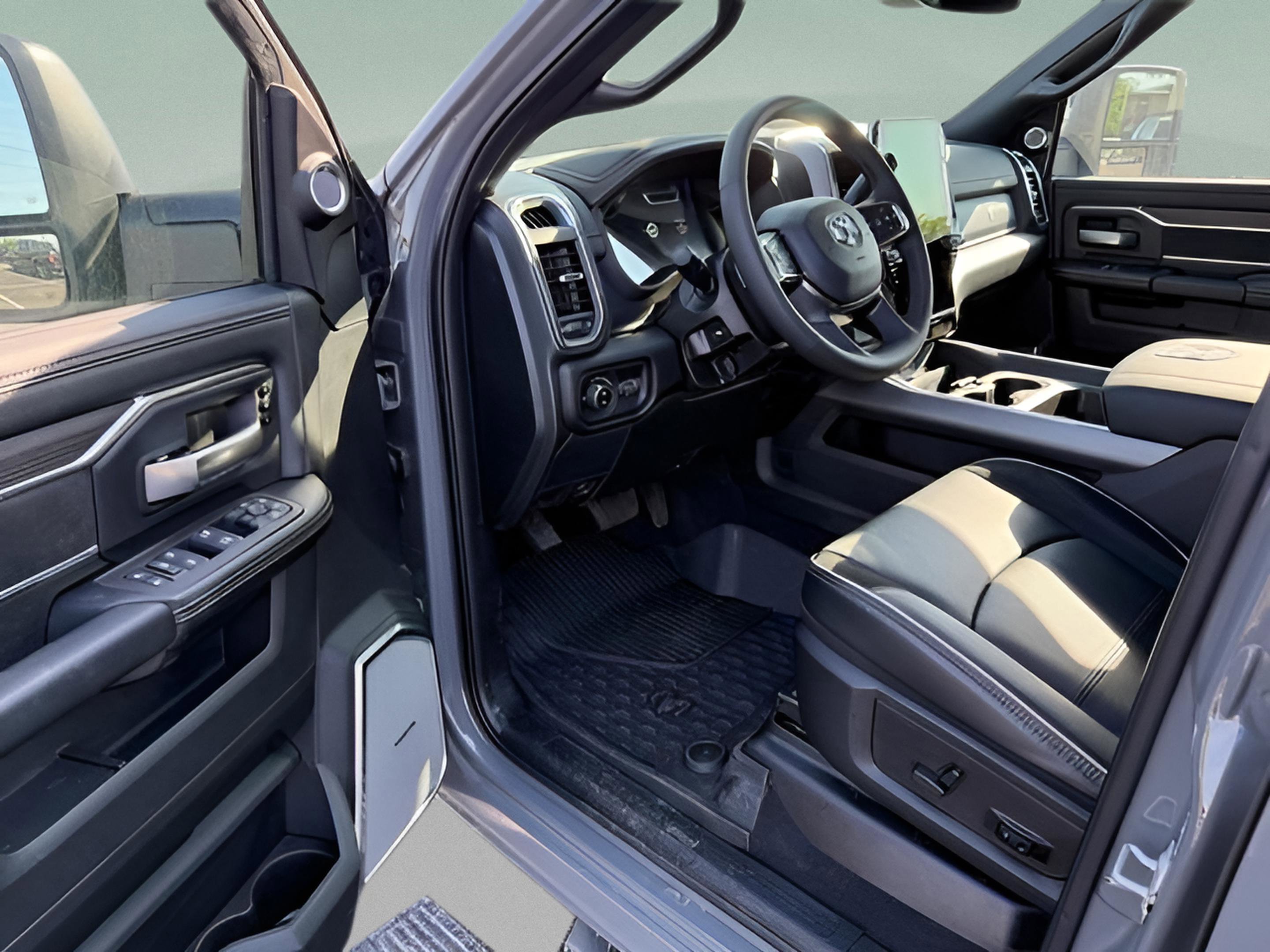 New 2026 RAM 3500 Laramie AWD/4WD image 15