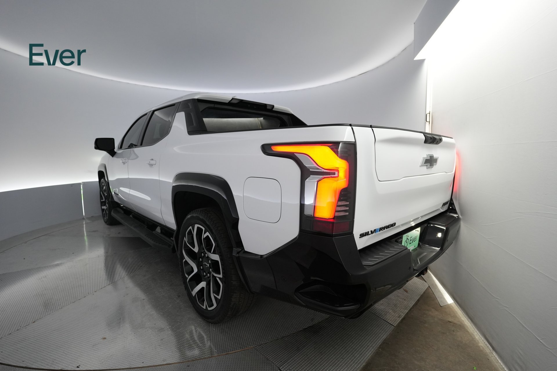 Used 2024 Chevrolet Silverado EV RST AWD/4WD image 3