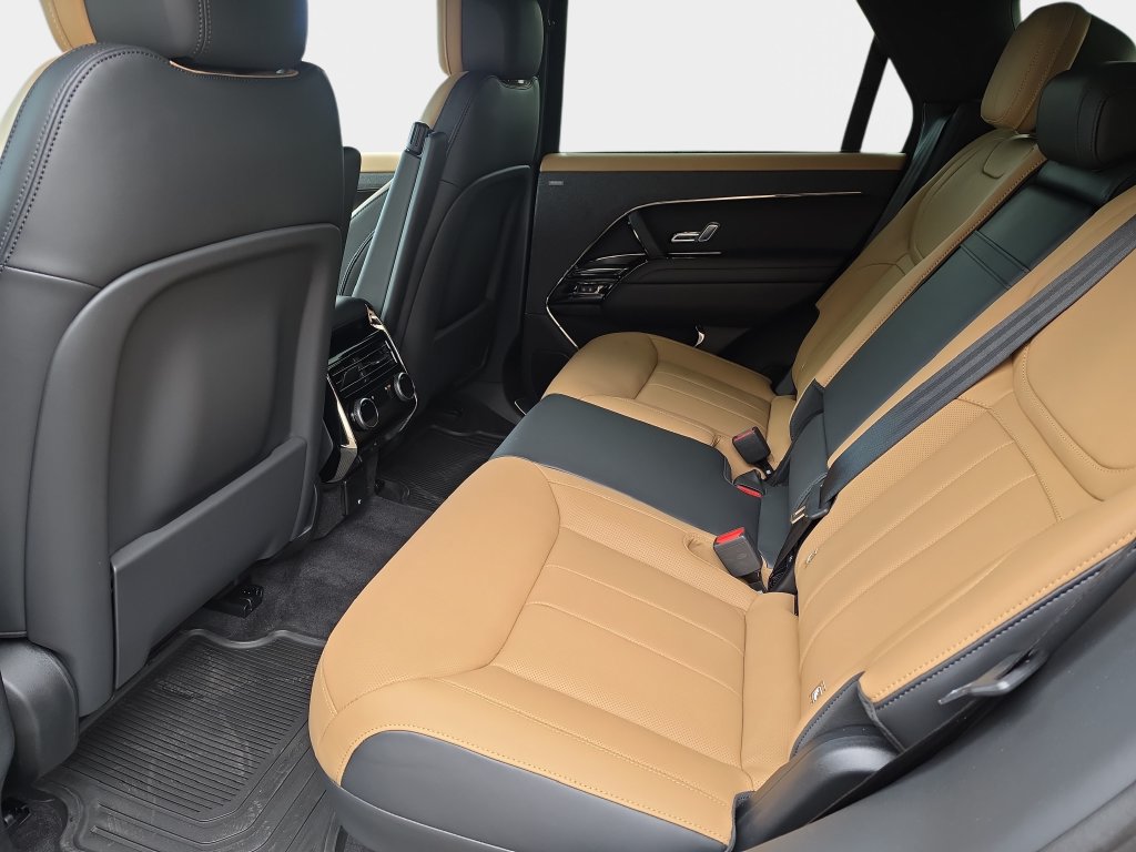 New 2027 Land Rover Range Rover Sport Dynamic SE AWD/4WD image 11