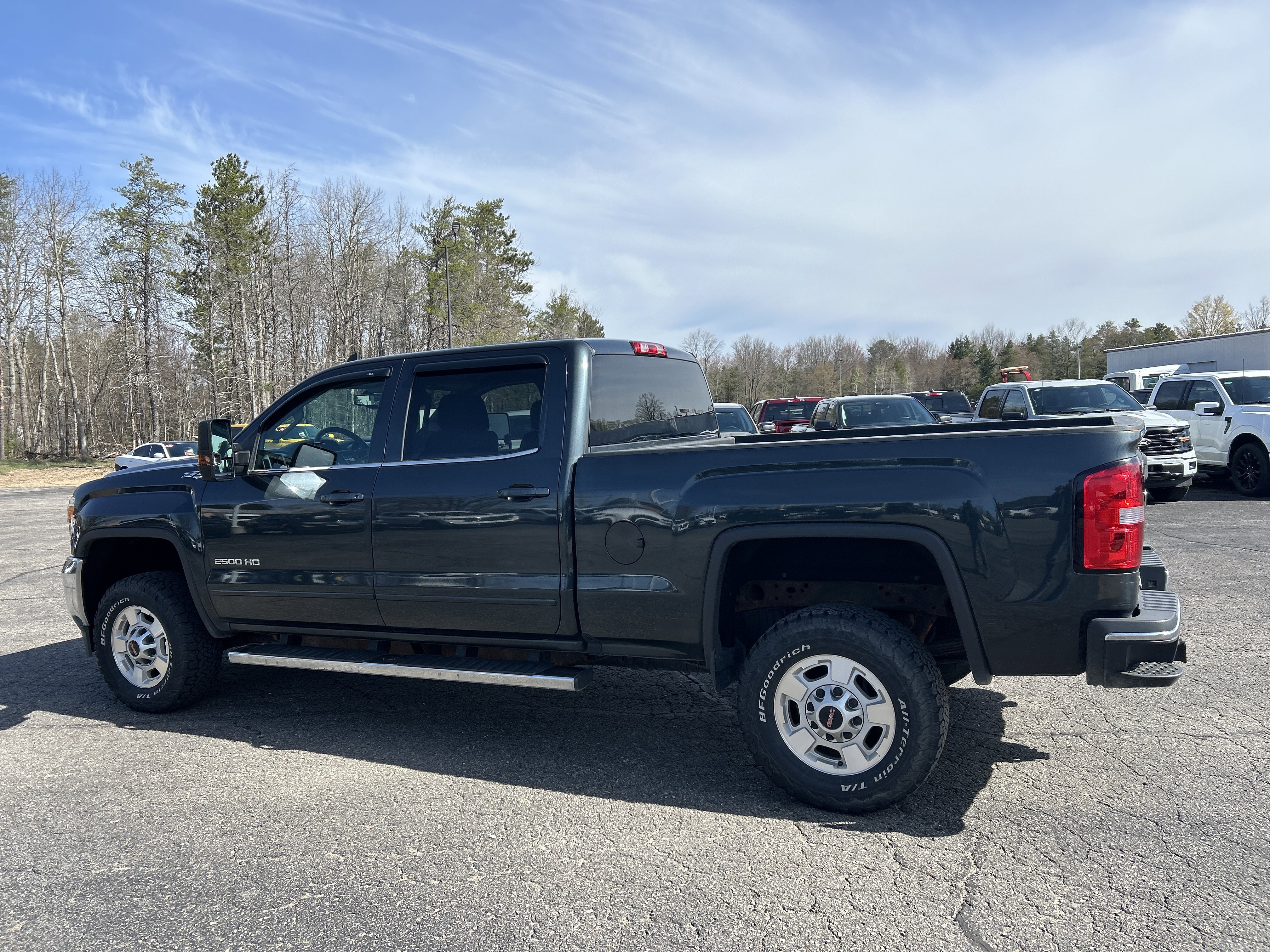 Used 2017 GMC Sierra 2500 SLE w/ SLE Preferred Package AWD/4WD image 6