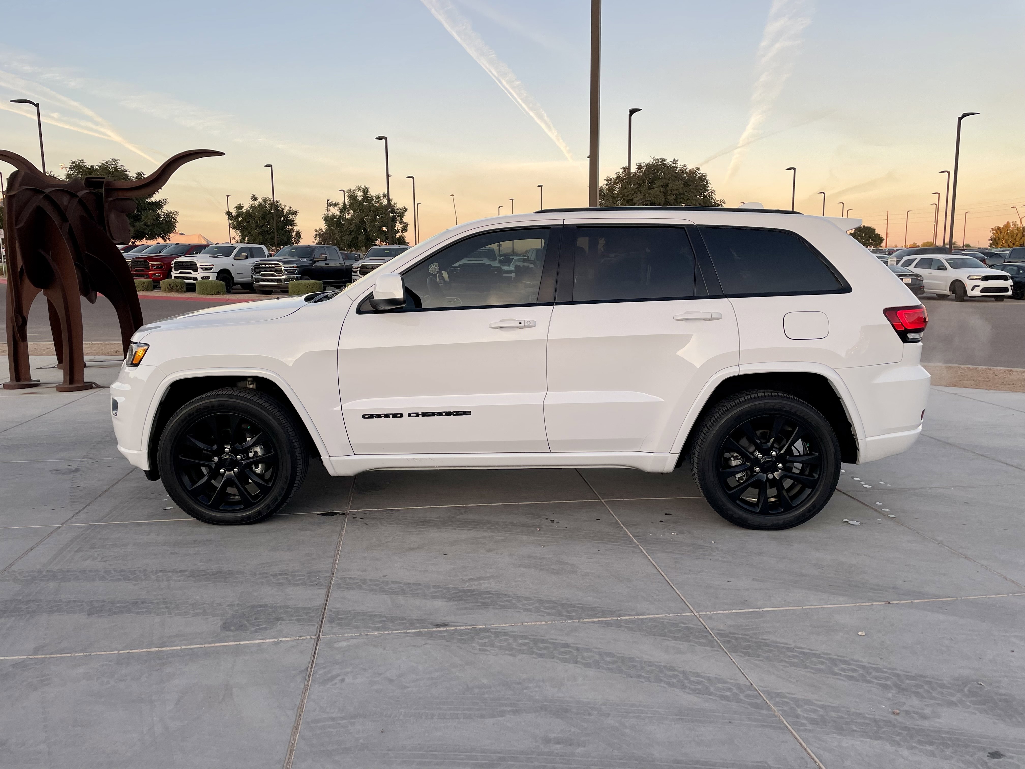 Used 2020 Jeep Grand Cherokee Altitude image 2