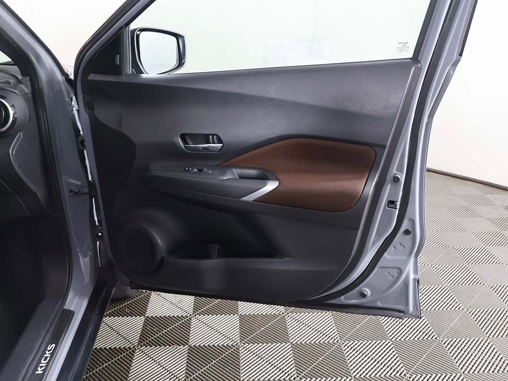 Used 2021 Nissan Kicks SR w/ Exterior Package image 23