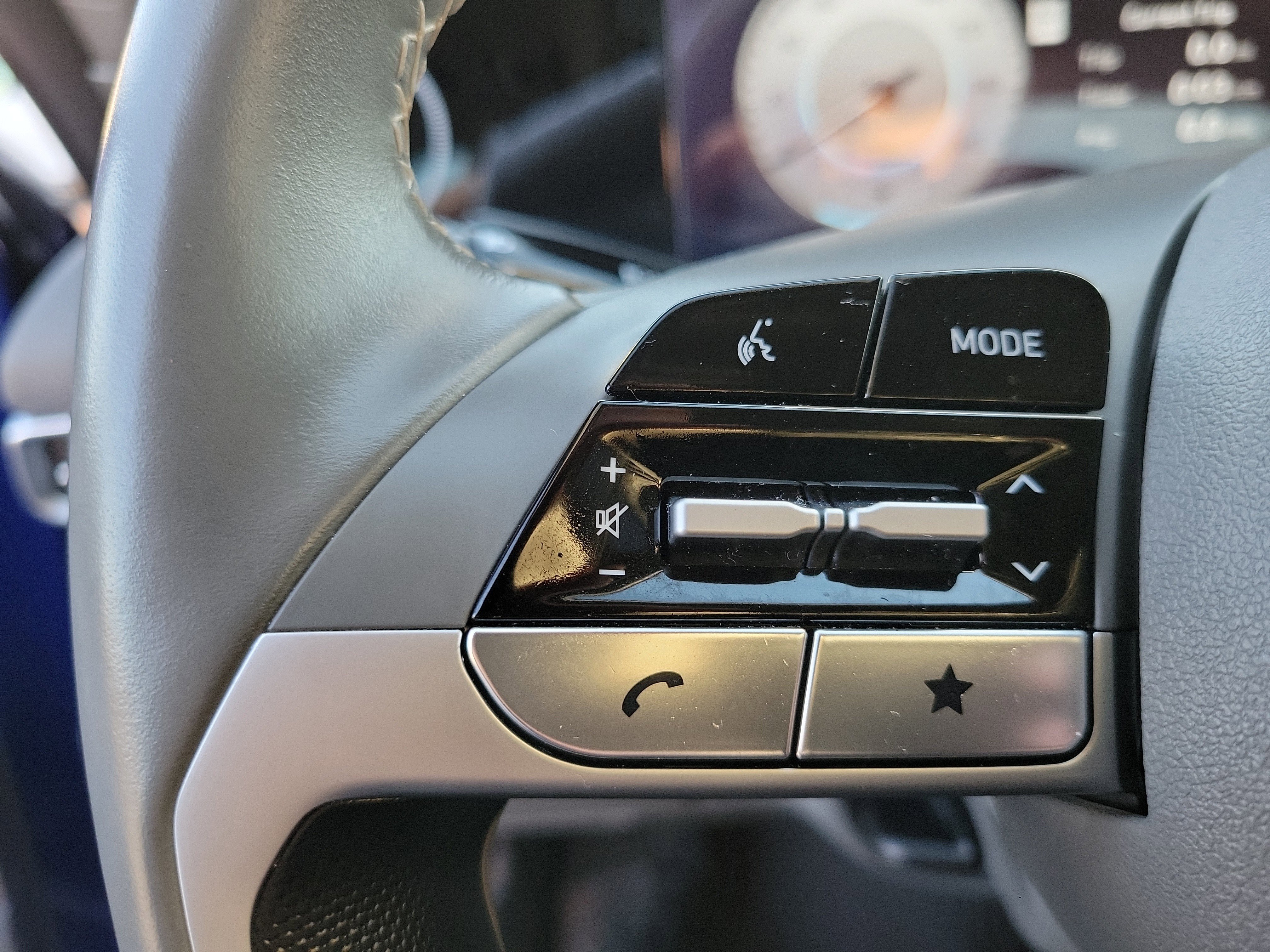 Certified 2025 Hyundai Elantra SEL image 7