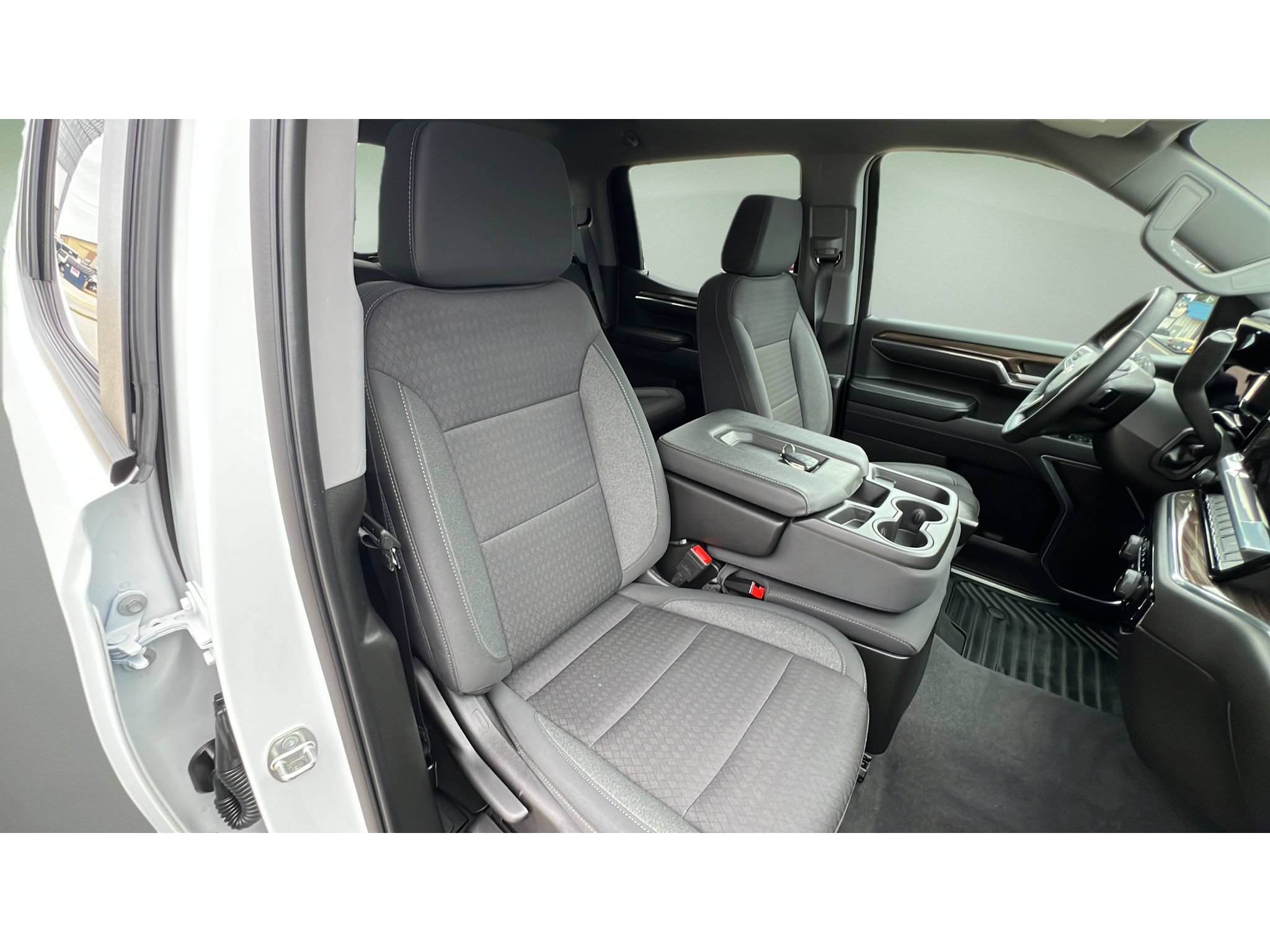 Certified 2024 Chevrolet Silverado 1500 LT AWD/4WD image 32