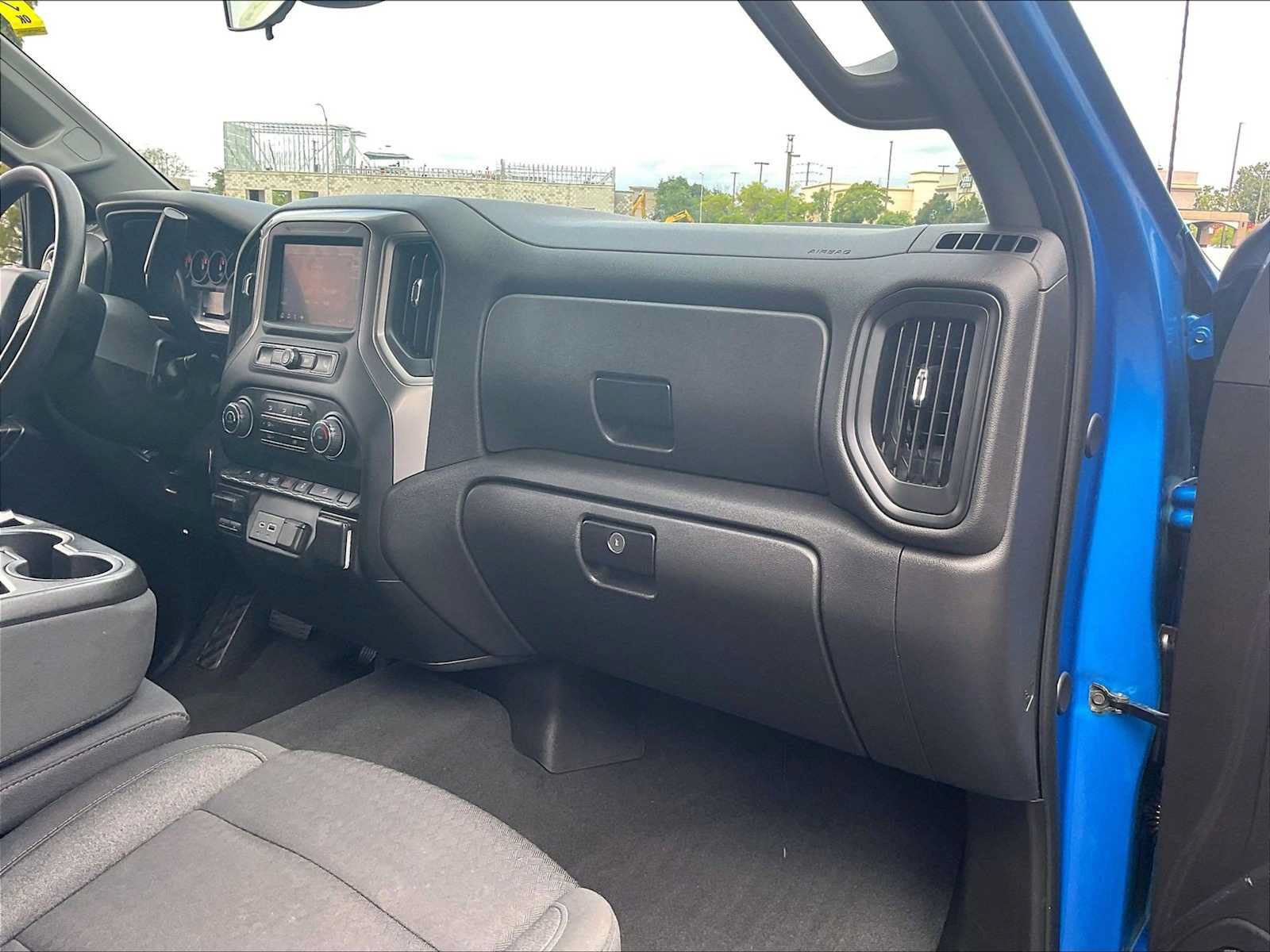 Used 2024 Chevrolet Silverado 1500 Custom Trail Boss w/ LPO, Dark Essentials Package AWD/4WD image 17