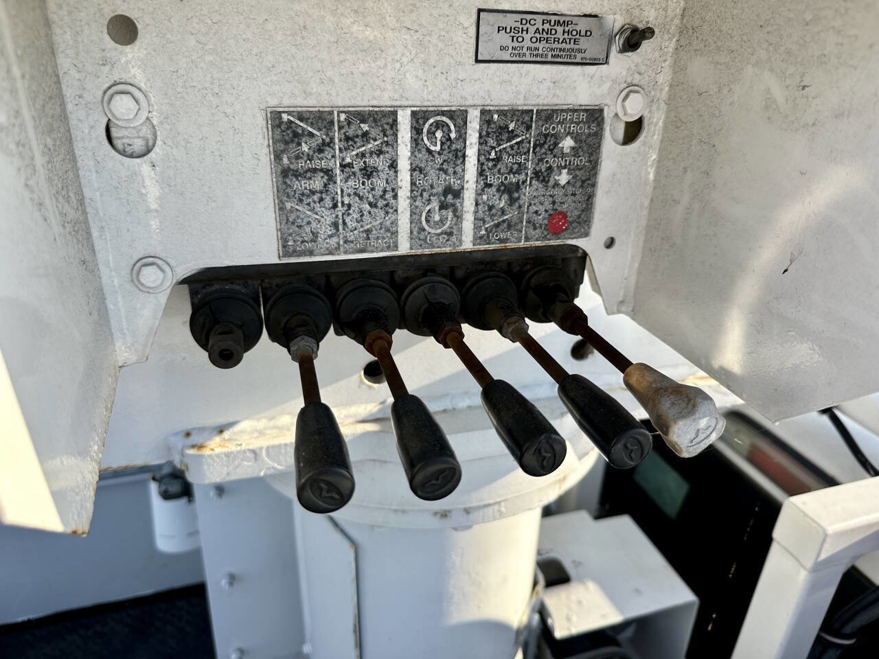 Used 2009 Ford F550 2WD Regular Cab Super Duty image 23