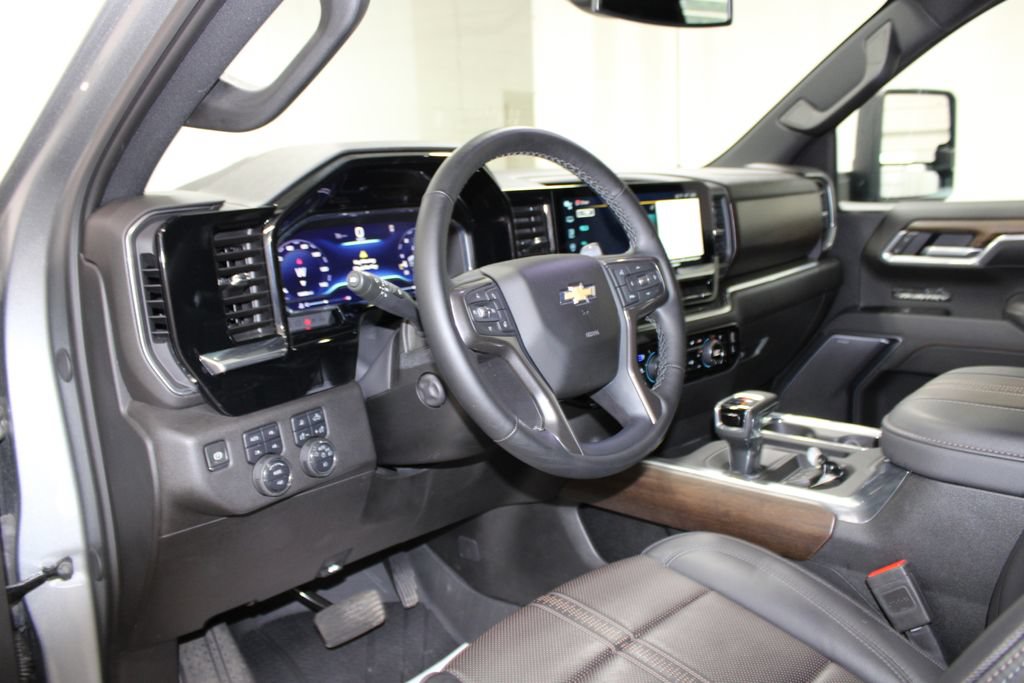 Used 2025 Chevrolet Silverado 1500 High Country w/ High Country Premium Package AWD/4WD image 23