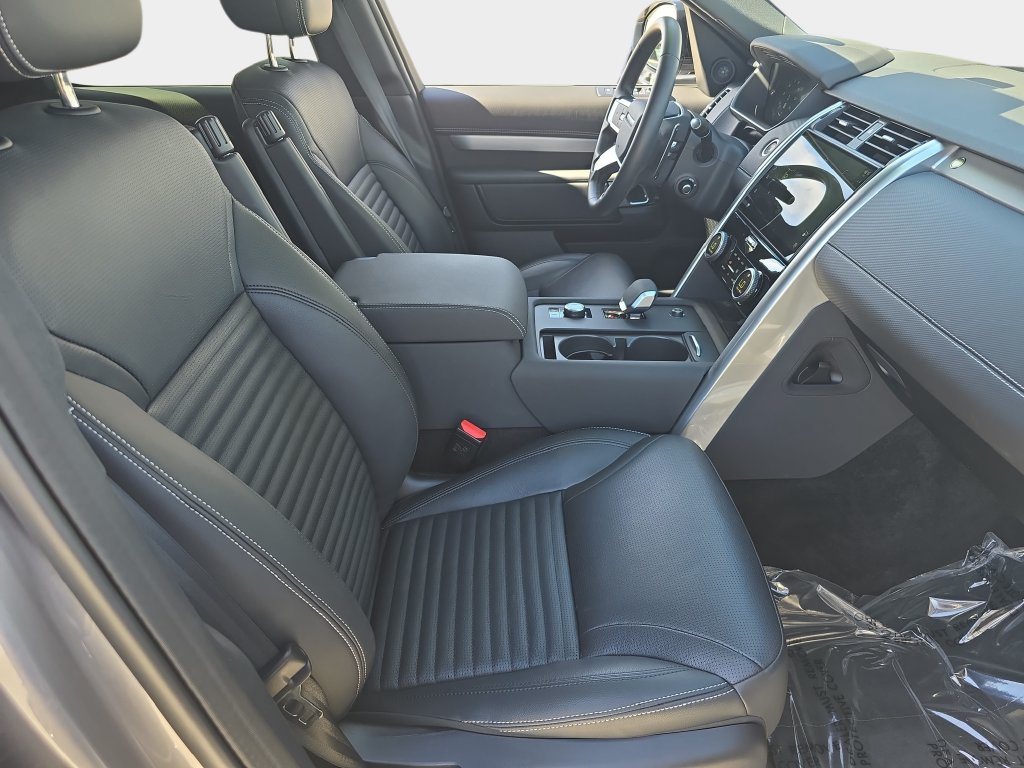 Used 2025 Land Rover Discovery Dynamic SE AWD/4WD image 10