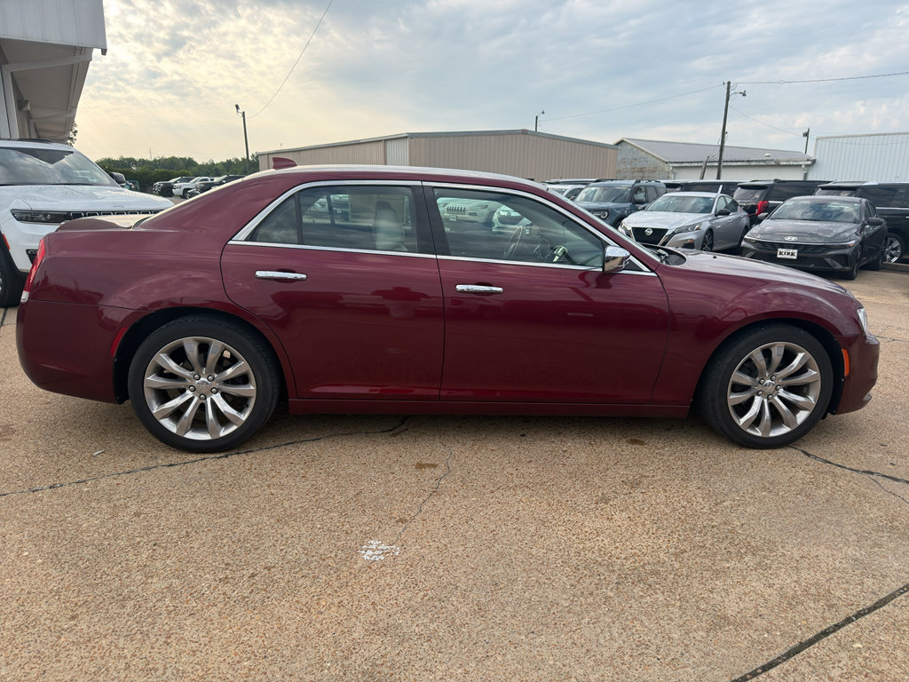Used 2018 Chrysler 300 Limited RWD image 6