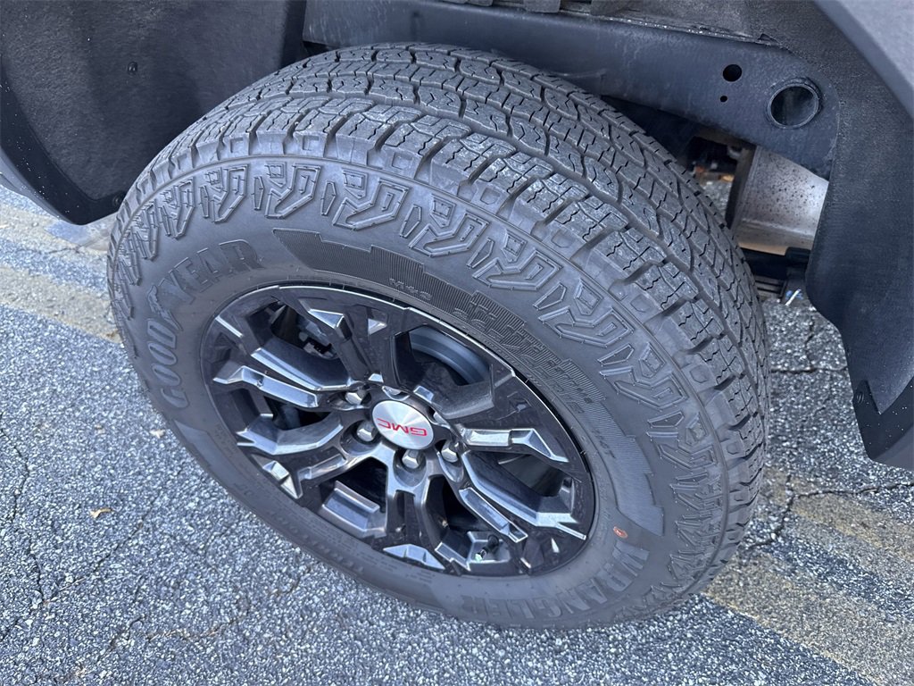 Used 2024 GMC Canyon Elevation image 17