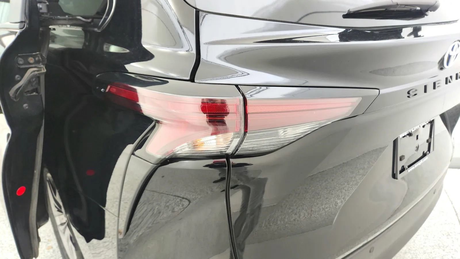 Used 2024 Toyota Sienna XLE image 15