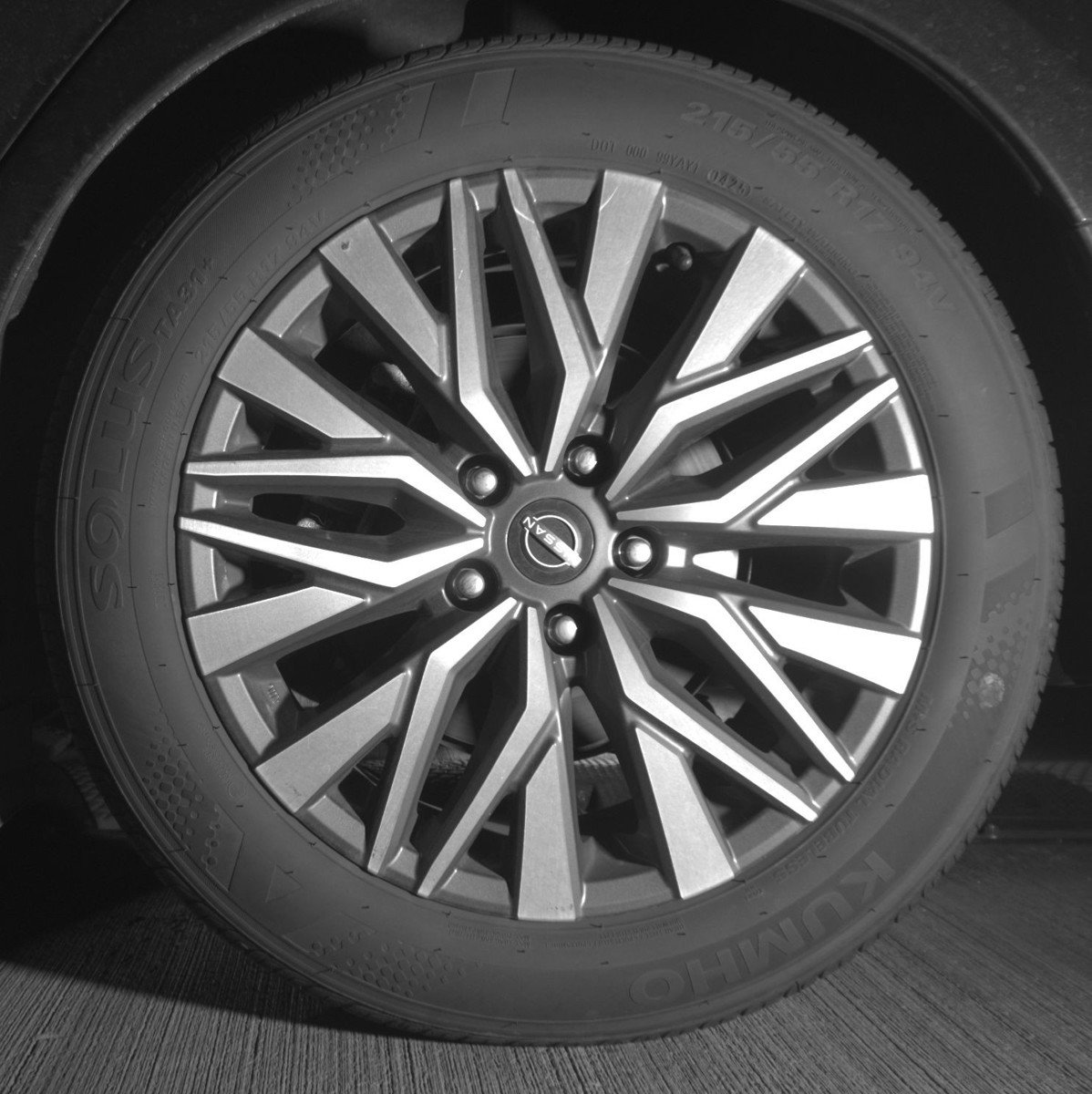 Used 2025 Nissan Altima 2.5 SV FWD image 14