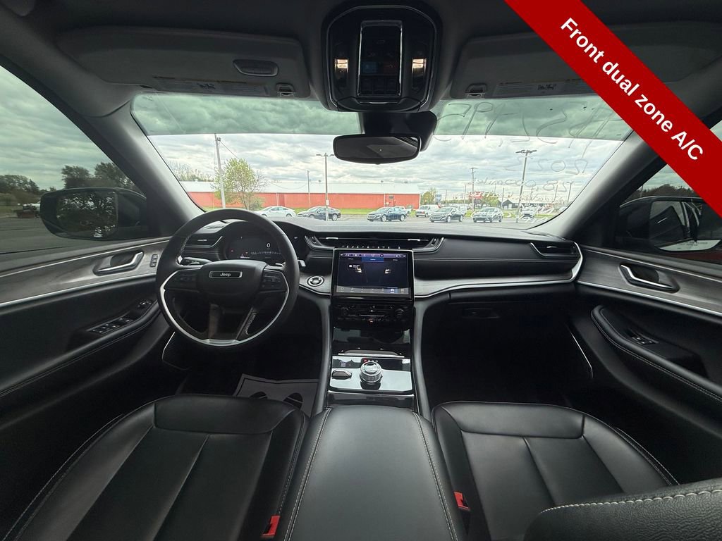 Used 2023 Jeep Grand Cherokee Limited w/ Black Appearance Package AWD/4WD image 43