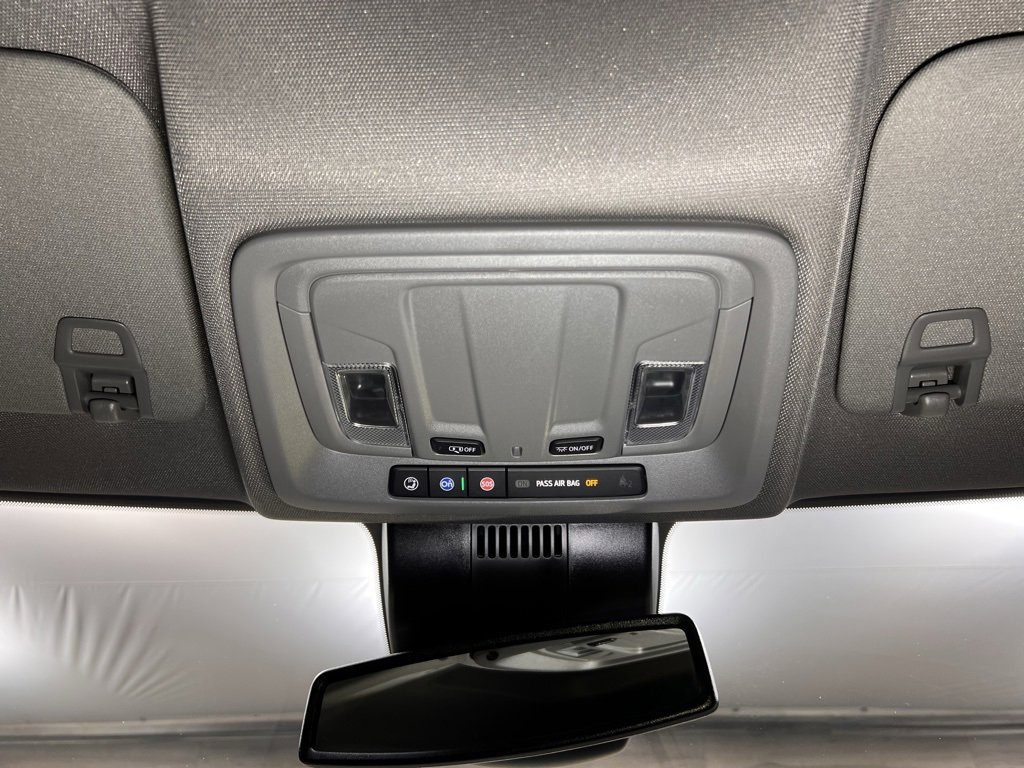 Used 2024 Chevrolet Silverado 2500 Custom w/ Custom Value Package image 8