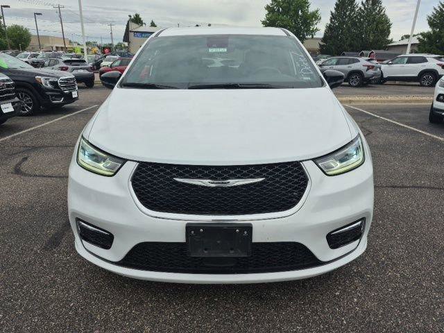 Used 2025 Chrysler Pacifica Select FWD image 2