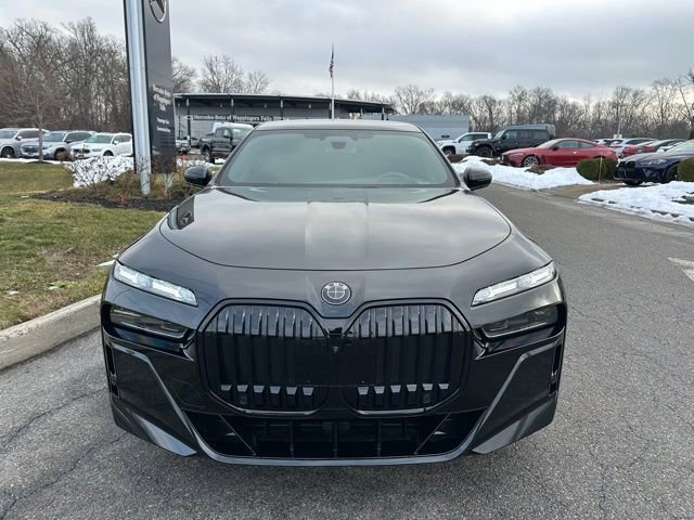 Used 2024 BMW 760i xDrive w/ Executive Package image 8