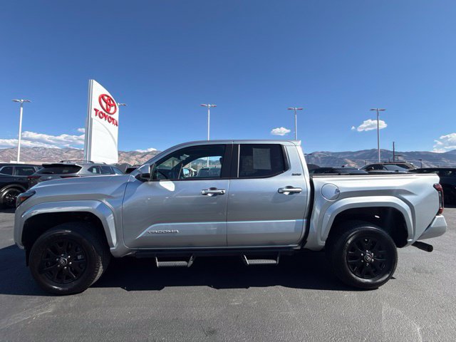 Used 2025 Toyota Tacoma SR5 AWD/4WD image 8