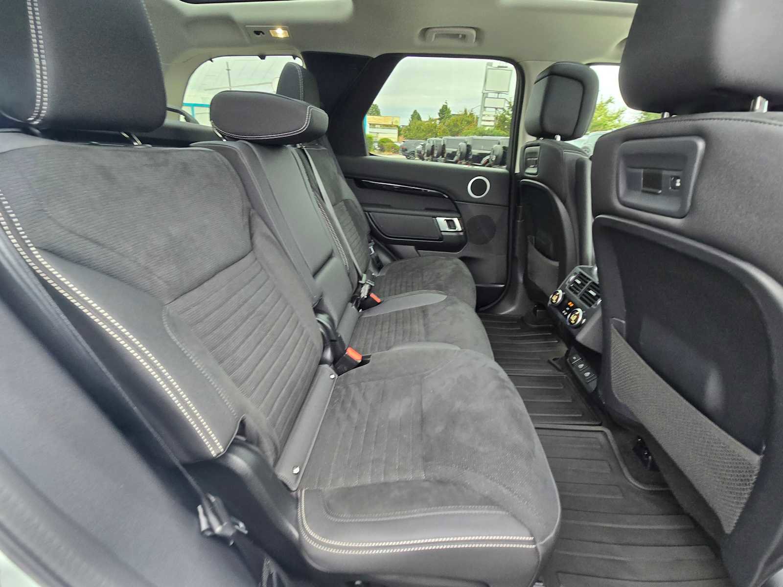 Certified 2024 Land Rover Discovery S AWD/4WD image 14
